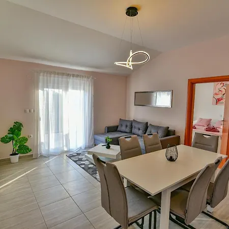 House Slavica With Pool * Debeljak