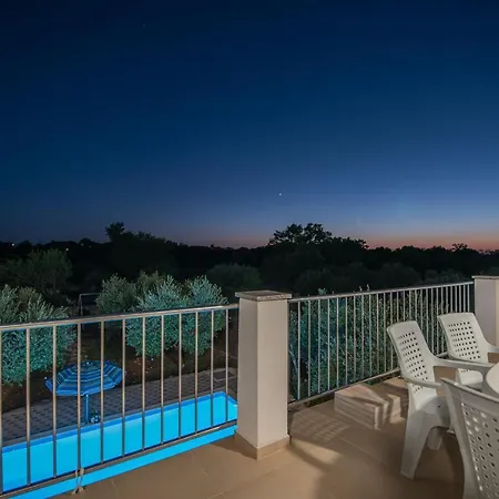 House Slavica With Pool Debeljak