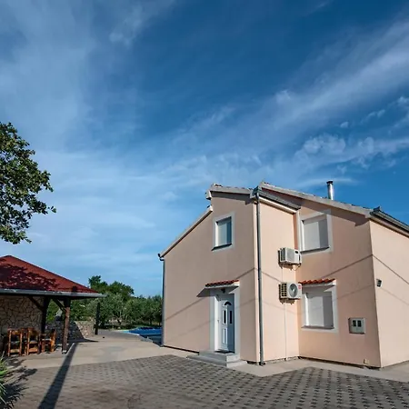 House Slavica With Pool * Debeljak