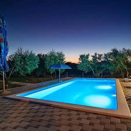 House Slavica With Pool Debeljak