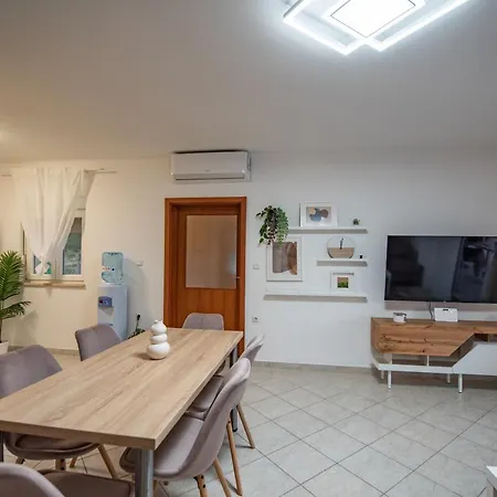House Slavica With Pool