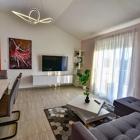 House Slavica With Pool * Debeljak