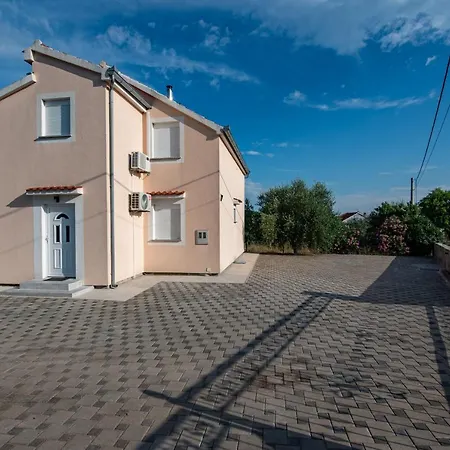House Slavica With Pool * Debeljak