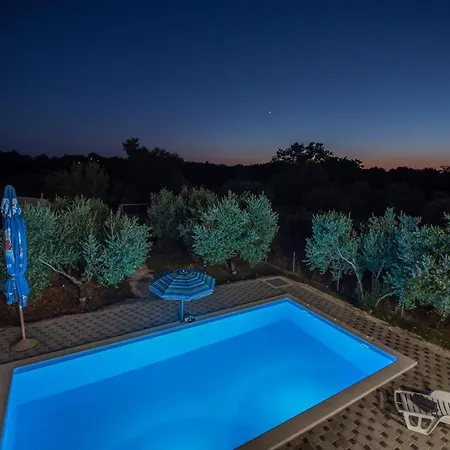 House Slavica With Pool Hébergement de vacances