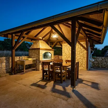 House Slavica With Pool Hébergement de vacances *