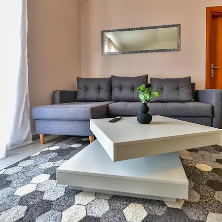 House Slavica With Pool Debeljak