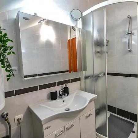 House Slavica With Pool Debeljak