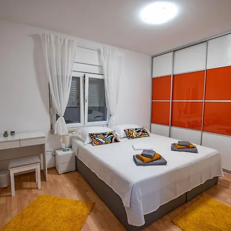 House Slavica With Pool Hébergement de vacances *