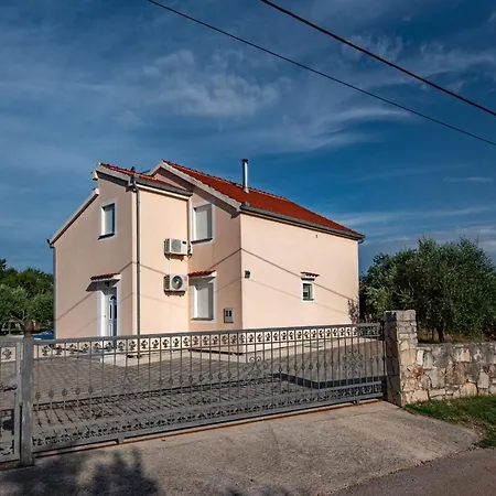 House Slavica With Pool Hébergement de vacances