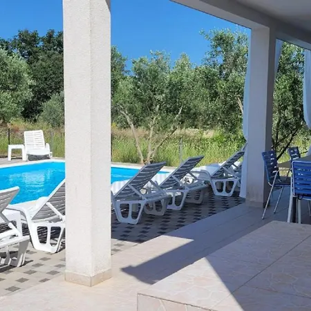 House Slavica With Pool * Debeljak