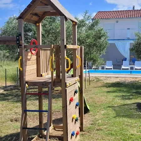 House Slavica With Pool