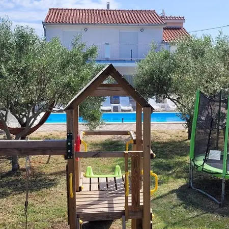 House Slavica With Pool